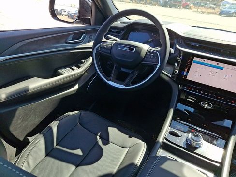 New 2026 Jeep Grand Cherokee Limited AWD/4WD image 10