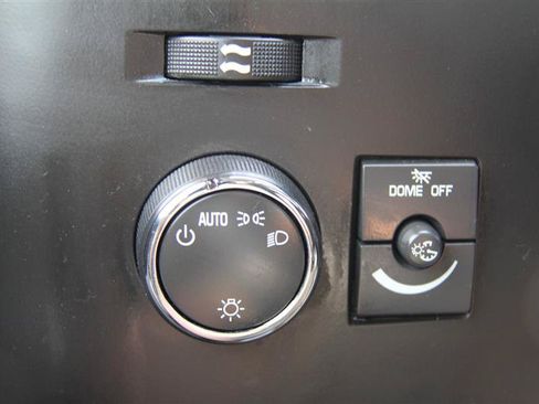 Used 2009 Chevrolet Silverado 1500 LT w/ Power Pack Plus AWD/4WD image 32