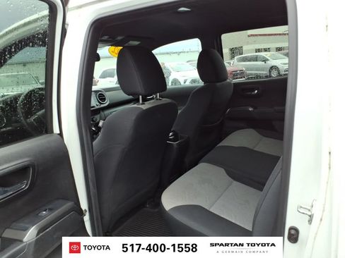 Used 2022 Toyota Tacoma TRD Off-Road AWD/4WD image 12