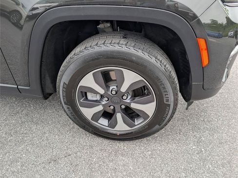 Used 2023 Jeep Grand Cherokee 4WD 4xe image 9