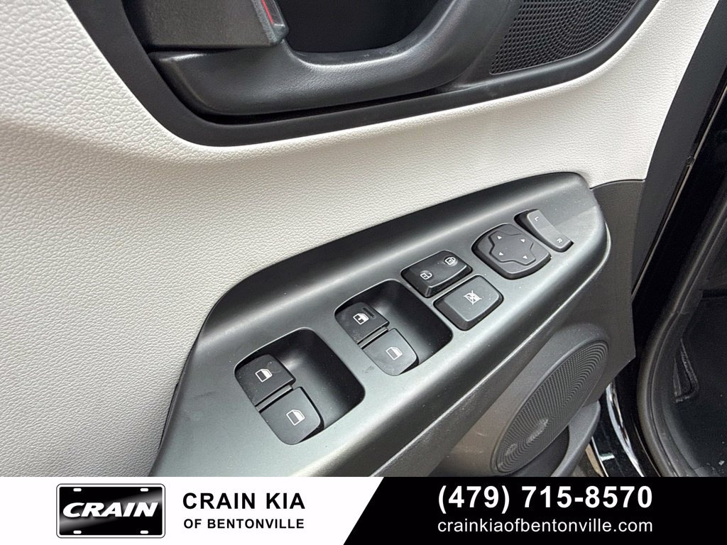 Used 2023 Hyundai Kona SE w/ Cargo Package AWD/4WD image 17