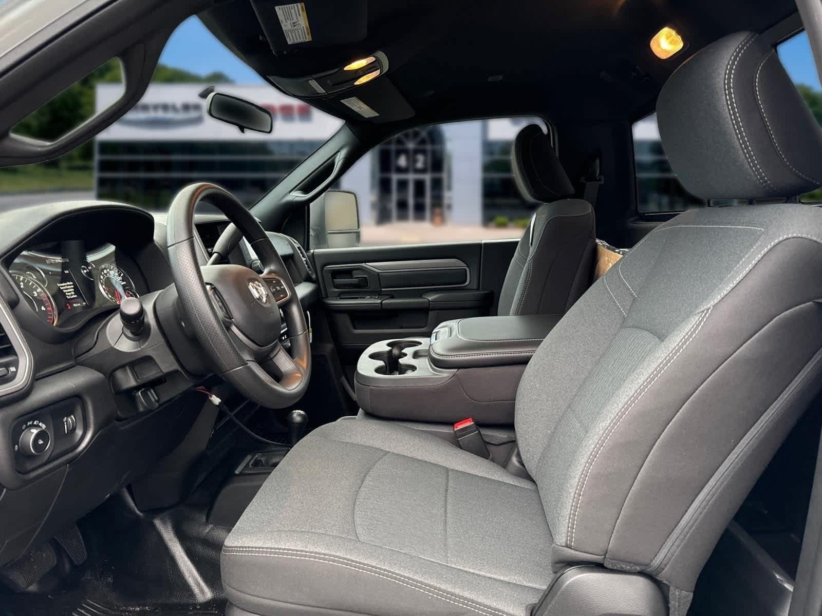 New 2024 RAM 3500 Tradesman AWD/4WD image 14