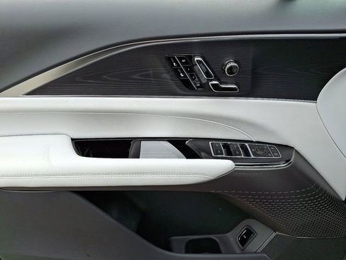 New 2025 Cadillac Lyriq Luxury image 8