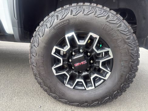 Used 2026 GMC Sierra 2500 AT4X AWD/4WD image 16