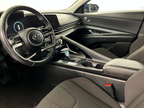 Used 2023 Hyundai Elantra SEL w/ Convenience Package image 16