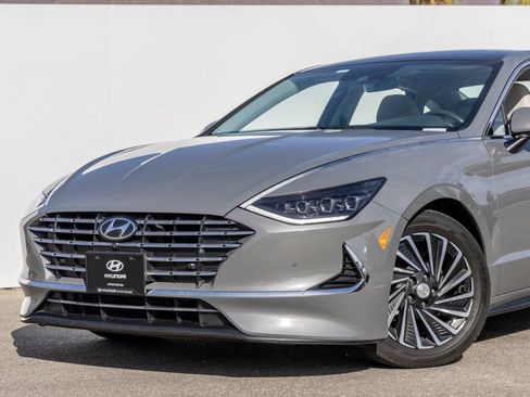 Used 2021 Hyundai Sonata Limited FWD image 2