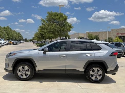 Used 2025 Toyota RAV4 XLE w/ Convenience Package FWD image 6