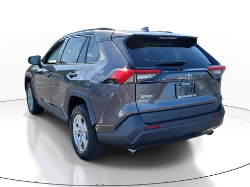 Used 2021 Toyota RAV4 XLE w/ Convenience Package FWD image 4