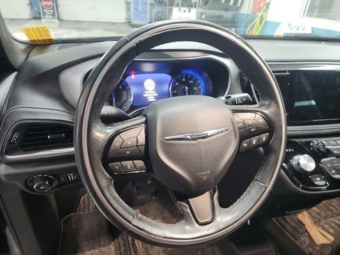 Used 2019 Chrysler Pacifica Limited image 8