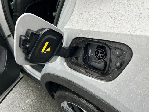 Used 2023 Volvo XC40 Recharge Plus image 59