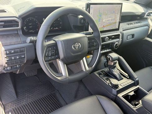 Used 2025 Toyota Tacoma Limited AWD/4WD image 4