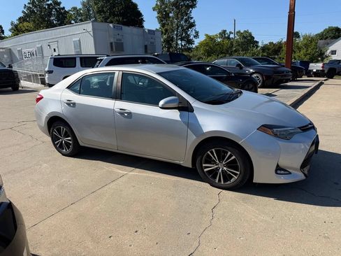 Used 2018 Toyota Corolla LE w/ LE Premium Package FWD image 5