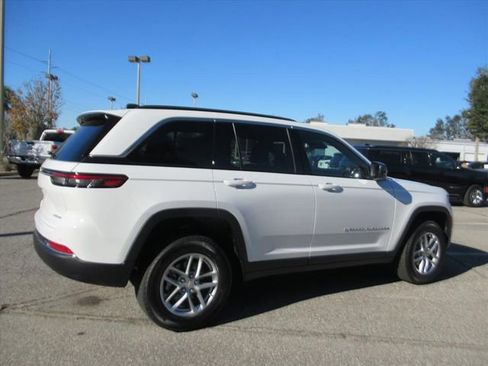 New 2025 Jeep Grand Cherokee Laredo image 6