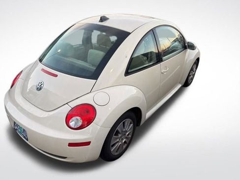 Used 2008 Volkswagen Beetle S image 3