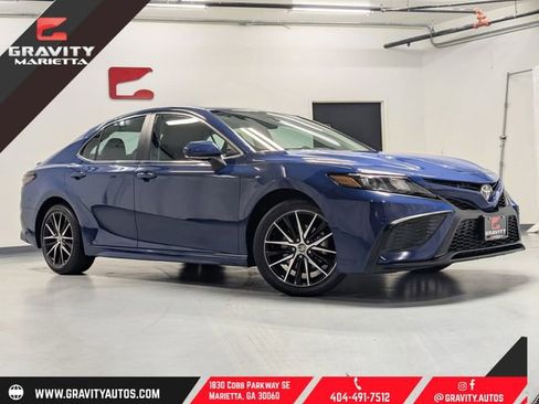 Used 2024 Toyota Camry SE image 1