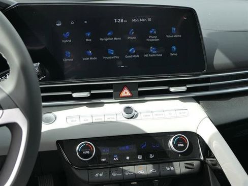 New 2025 Hyundai Elantra Limited image 18