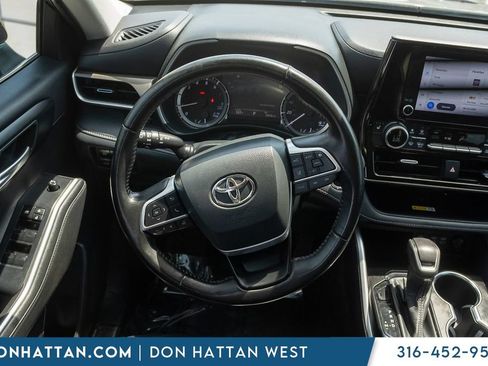 Used 2023 Toyota Highlander XLE FWD image 5
