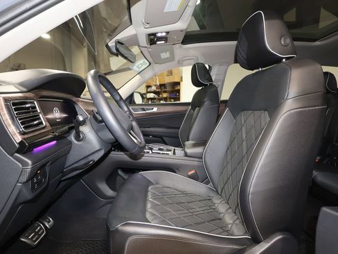 Used 2025 Volkswagen Atlas SEL Premium R-Line image 22