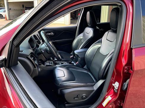 Used 2021 Jeep Cherokee Latitude Plus image 7