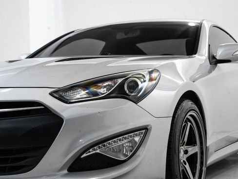 Used 2015 Hyundai Genesis 3.8 image 16