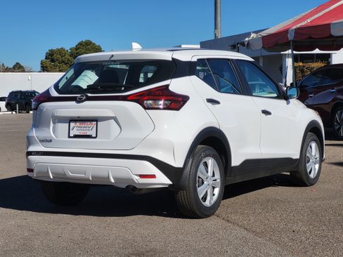 New 2025 Nissan Kicks Play S image 5