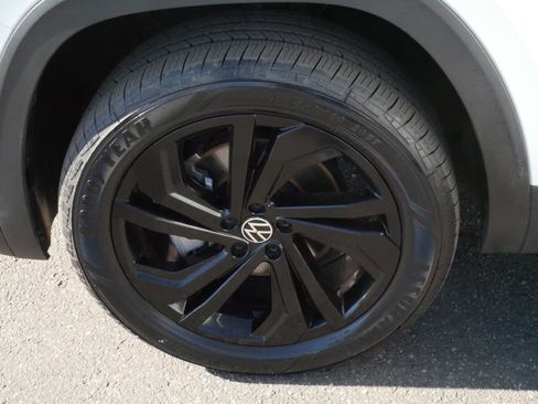 Certified 2023 Volkswagen Atlas SE w/ Panoramic Sunroof Package image 15