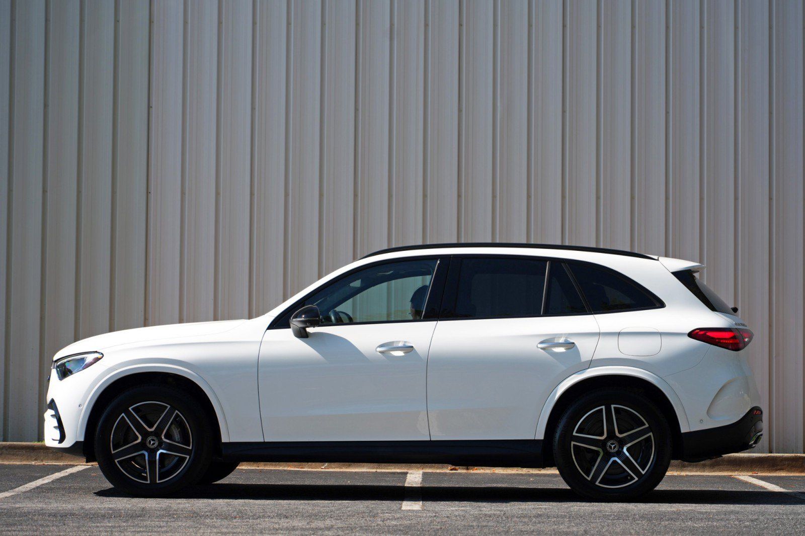 Used 2025 Mercedes-Benz GLC 350e 4MATIC w/ AMG Line image 9