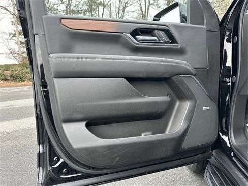 Used 2025 GMC Yukon XL Denali image 14