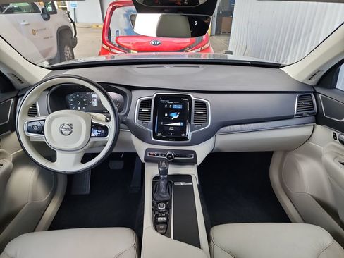 Used 2020 Volvo XC90 T5 Momentum w/ Protection Package Premier FWD image 18