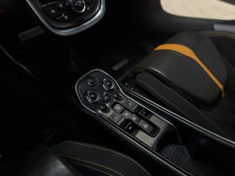 Used 2018 McLaren 570S Spider RWD image 27
