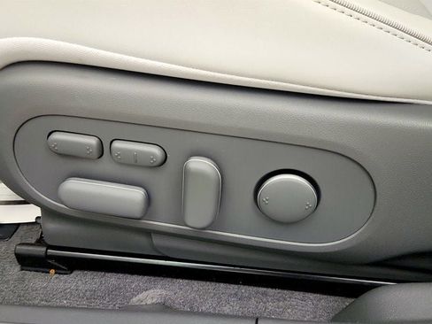 Used 2024 Hyundai Ioniq 5 Limited image 12