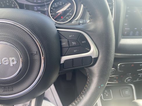 Used 2019 Jeep Compass Latitude FWD image 13