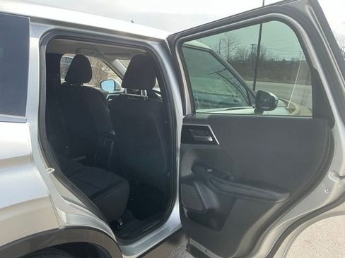 Used 2022 Mitsubishi Outlander ES image 20