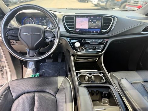 Used 2021 Chrysler Pacifica Limited w/ Uconnect Theater Family Group AWD/4WD image 14