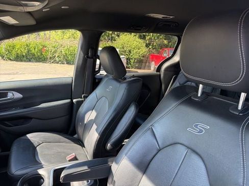 Used 2019 Chrysler Pacifica Touring-L Plus w/ Advanced Safetytec Group image 12