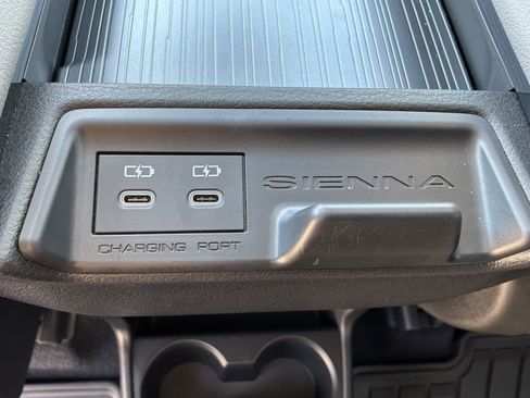 Used 2025 Toyota Sienna XLE image 35