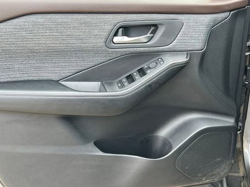 Used 2023 Nissan Rogue SV image 13