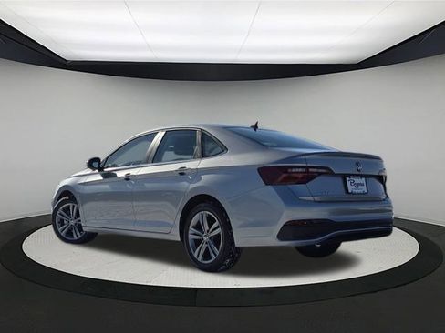 Used 2024 Volkswagen Jetta SE image 5