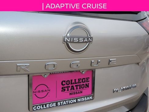 Used 2022 Nissan Rogue Platinum w/ Head-Up Display Package image 11