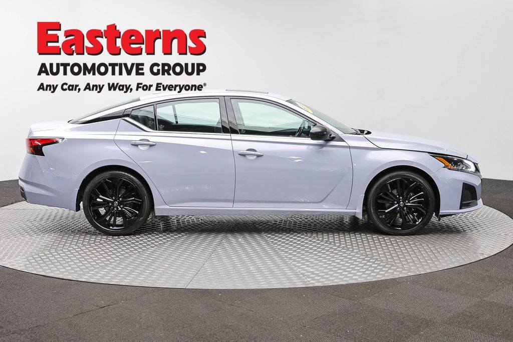 Used 2023 Nissan Altima 2.5 SR w/ SR Premium Package FWD image 4