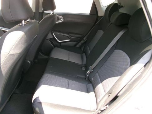 Used 2025 Kia Soul LX w/ LX Technology Package FWD image 10