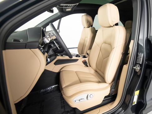 New 2026 Porsche Macan AWD/4WD image 5