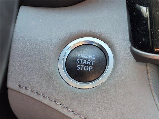 Used 2020 Toyota Highlander XLE AWD/4WD image 12