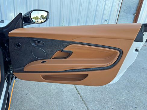 Used 2022 Aston Martin DB11 Coupe image 42