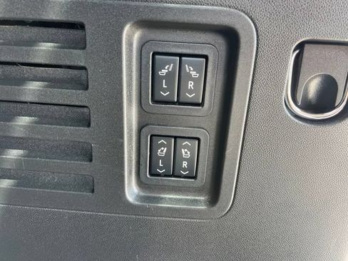 Used 2025 Buick Enclave Avenir w/ Super Cruise Package AWD/4WD image 26