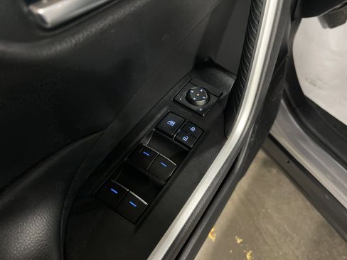 Used 2022 Toyota RAV4 XLE w/ Carpet Mat Package (TMS) image 7