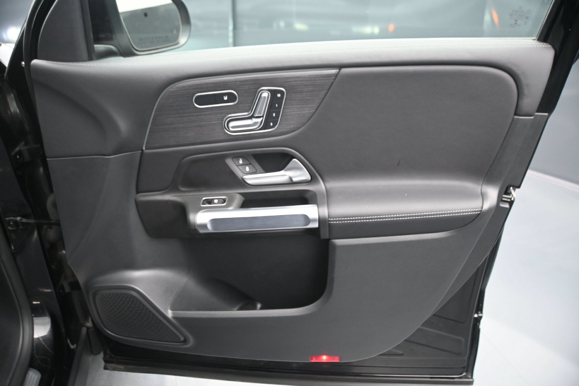 Used 2023 Mercedes-Benz GLB 250 4MATIC image 12