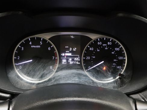 Used 2025 Nissan Versa S w/ Trunk Package image 35