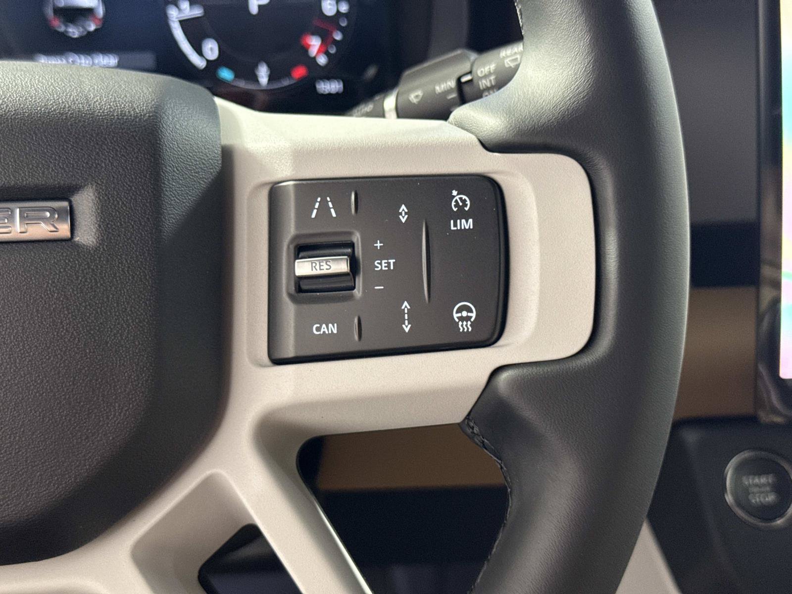 New 2026 Land Rover Defender 110 X-Dynamic SE AWD/4WD image 30