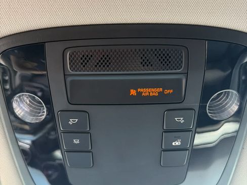 Used 2023 Kia Carnival LX FWD image 19